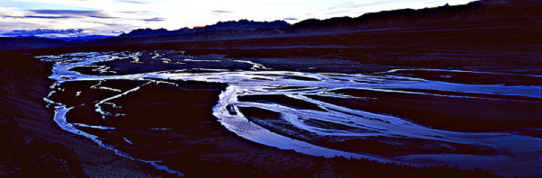 世界十大禁用软件：竞速新作颠覆物理法则，黑市代码引发赛道伦理争议