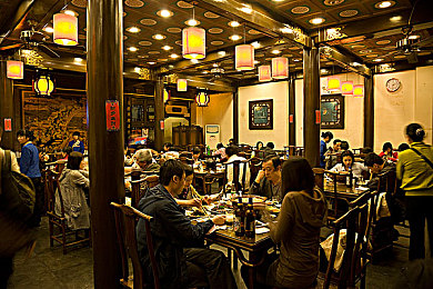 黄色软件APP：极速黄焰来袭，视觉革命引爆赛道新体验-2