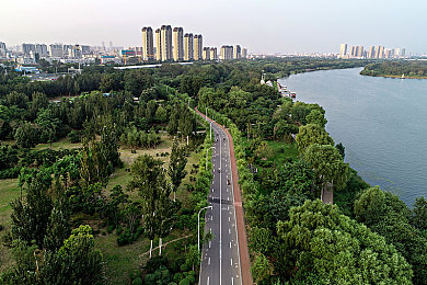 国产不伦：东方修真邂逅齿轮文明，国产新游打破风格边界