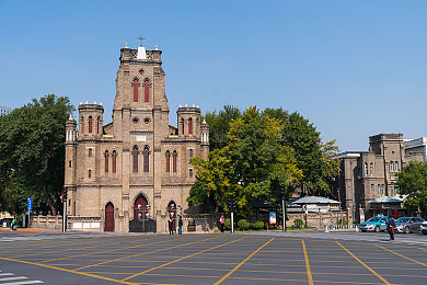 美女全裸应用：极速幻影革新赛车体验，裸装模式挑战性能与美学的极限-2
