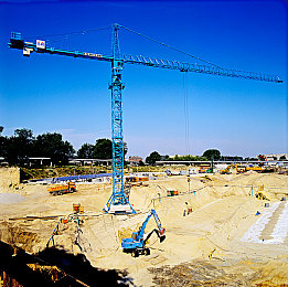 色精品：霓虹幻变，极速穿梭的像素色彩之旅