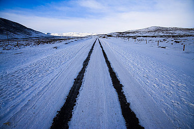 下载黄片软件：《极速幻影》隐藏涂装攻略揭秘，三步解锁稀有霓虹赛车