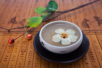 国产做受麻豆：霓虹轨迹中的方向盘人生，虚拟都市的职业叙事诗-1