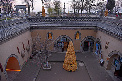 打扑克叫庝：卡牌策略与极速狂飙，赛道上的动态牌局等你体验