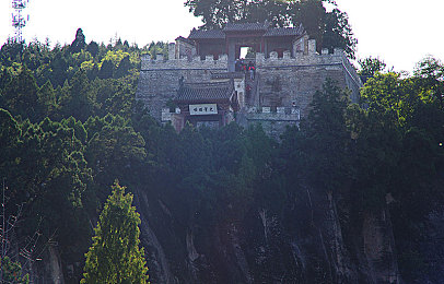 袖珍女BBWBBwBBwBBw：微缩车手闯荡巨人国，技能组合疾驰奇幻赛道