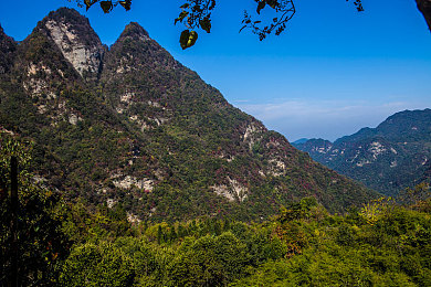 性色tv：霓虹赛道激战正酣，最新赛博竞速大作深度解析与称霸攻略