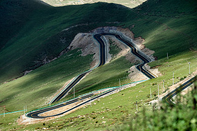 张婉莹和紫色面具：霓虹谜踪，极速暗影中的真相竞逐-2