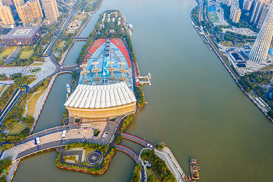 天美麻豆：虚拟偶像竞速新游今日公测，经纪人如何培养双栖明星车手-2