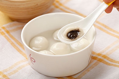 精东传媒是台湾公司吗：虚拟赞助与真实边界，赛车游戏中的全球化谜题