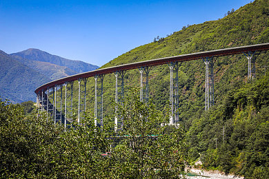 好莱污：好莱坞特技驾驶模拟新作发布，电影级飙车体验引爆玩家热情-2
