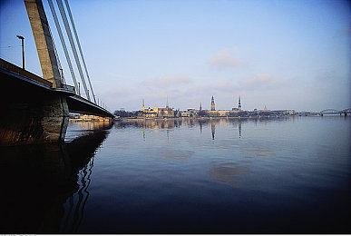 外版xdevios破解：极限驾驶代码解锁，打造你的专属赛车与赛道