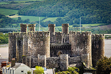 黄色软件下载3：复古像素赛车新作，霓虹城飙车改装攻略全解析-2