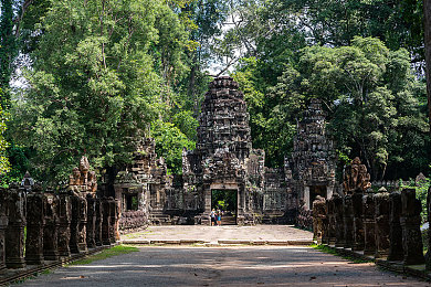 打扑克又叫又痛。：赛道王牌融合卡牌策略与硬核驾驶，体验双重博弈快感