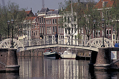 国精产品一区一区三区使用方法：《极限车神》深度调校指南,三区赛车弯道失控难题今日破解-2