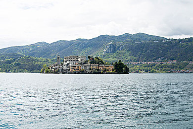 黄色软件下载安装330最新版oppo：极速狂飙330新版上线，OPPO设备专属优化带来竞速新纪元