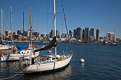 3.0.3免费华为版破解大全：都市竞速新版本上线，华为设备专属优化带来极致驾控体验