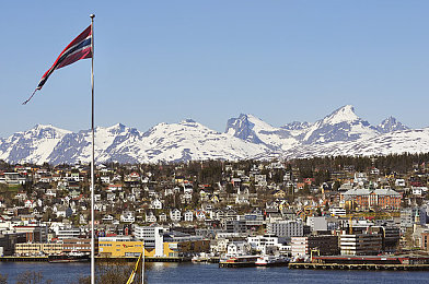 新金艳花瓶1996版原唱是谁：经典赛车游戏隐藏旋律揭秘，作曲家未命名曲目引发玩家多年追寻-2