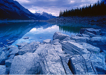 黄色国产Av：极速狂飙，国产赛车新作带你体验街头改装传奇-2