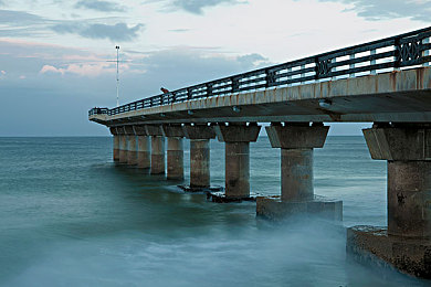 中国女人毛茸茸黑茸茸:东方魅影疾驰赛道,玄绒车手柔刚哲学颠覆竞速体验-2