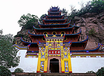 一本色道综合：霓虹律动，疾驰于变幻光谱的极速画卷