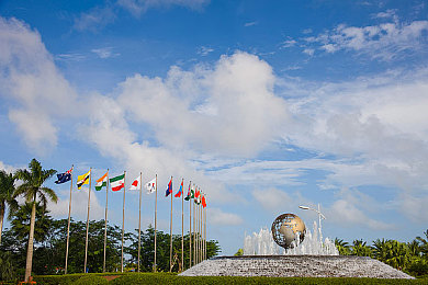 黄软件3.0.3:赛博飙车新作动态难度升级,车载AI与隐匿改装成生存关键-2