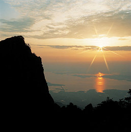 国精产品一二三区精:驾驭国产座驾,在极限竞速地平线中感受中国制造的飞驰魅力-4