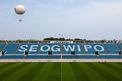 男子把坤坤放在女生的坤坤里：当赛车搭载机械萌宠，全新合体玩法颠覆竞速游戏格局