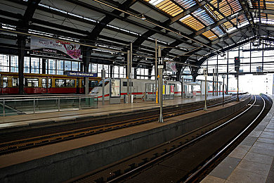 十大黄App：街头狂飙生存指南，警匪追逐与改装秘籍全解析-1