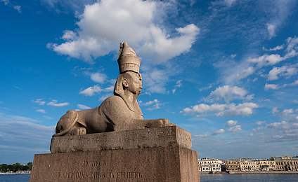 赤裸美女软件：未来赛车改造，极致机械美学竞速体验