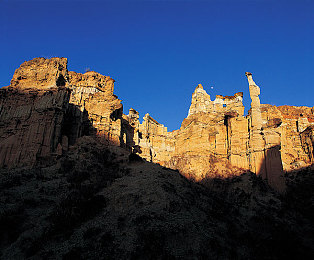 成人电影av：极速光影，赛道诗篇，驾驭未来的数字轰鸣