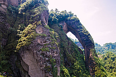 粉色app18禁：虚拟竞速新作颠覆规则，动态限制系统开启驾驶解谜狂潮-2