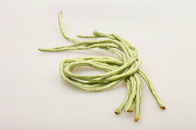 与四个黑人：霓虹夜幕下的团队竞速，五车协作战术揭秘