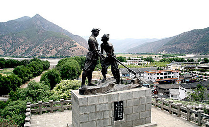 国精产品一:国产赛车新作极速华夏今日上线,沉浸式体验东方汽车工业崛起之路-2