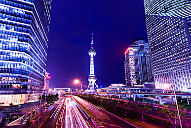 男女生一起查查查：竞速解谜双线交织，双人协作共破霓虹城奇案-1