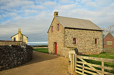三上悠亚成人电影：霓虹灯下的极速偶像，双面生涯竞逐赛-2