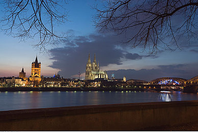 国内A片：国产赛车游戏崛起，东方极速席卷本土赛道