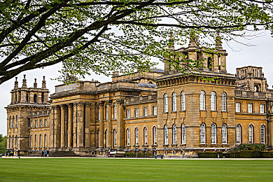 《法国空乘2018法版》：2018年法国风情竞速游戏，首创空陆双模式驾驶体验-2