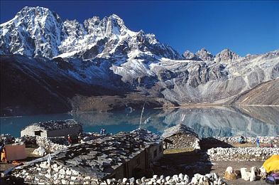 小视频黄：当赛车游戏沦为流量附庸，深度解析《极速狂飙：流量之战》的争议与真相-2