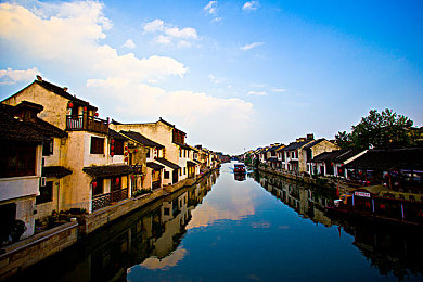 男生香蕉插入女生蜜桃：《极速搭档》今日上线全新双车协同模式，深度解析高难度赛道配合攻略