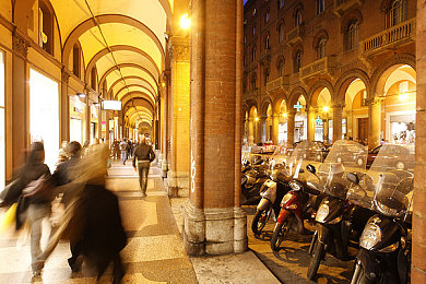 黄色软件下载3.03vivo：极速锋芒，都市闪电，移动端竞速新纪元深度驾驭-2