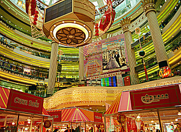 中文av电影：《极速华影》今日上线，电影级赛车游戏带你亲导东方飞车大片-3