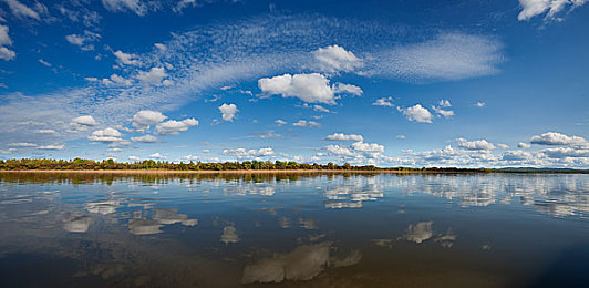 老师叫我吃她奶摸她胸：《极速教习》今日上线，专业驾驶模拟结合情感互动，严厉导师的独特奖励机制引发热议