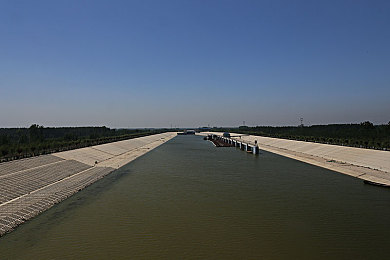 操bapp:深夜街头竞速新作发布,硬核改装与霓虹雨夜挑战你的驾驶极限-2