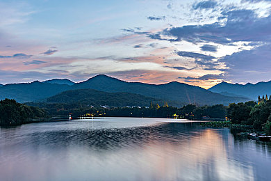 床上拨萝卜：废铁重生记，我的异形赛车改造车间-2