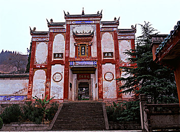 黄色色多多：极速狂飙，色彩能量管理决定胜负新体验