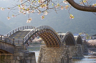 打扑克又爽又痛的那：《扑克传说：极限对决》深度评测，策略与运气交织的卡牌新体验-2