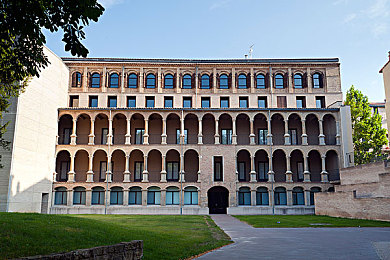 四位按摩的：竞速新作今日上线，座椅化身技师打造专属驾驶体验-4