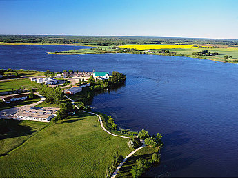 男生女生坤坤：霓虹偶像竞速计划，虚拟经纪人飞驰物语