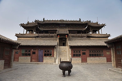 大菠萝：暗黑竞速地狱火追击正式上线，融合哥特美学与符文改装的全新竞速体验