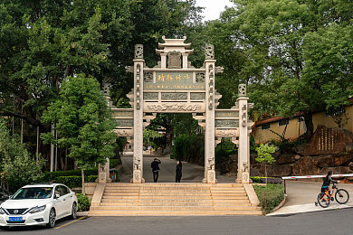 污的app：疾驰画布，不完美的竞速诗篇